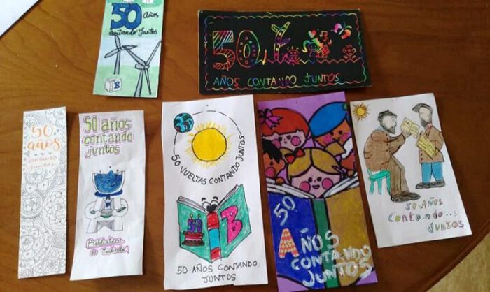 Marcapáginas diseñados por los niños para el aniversario.