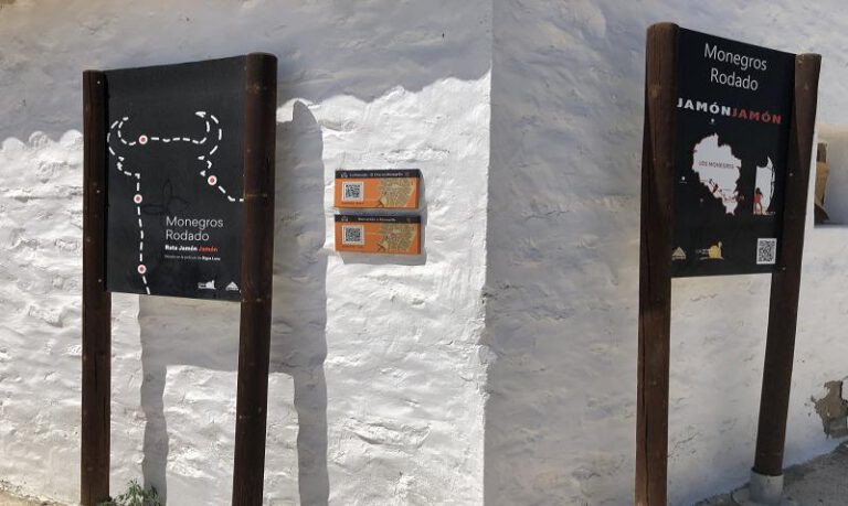 Los códigos QR se encuentran en puntos destacados. Los códigos QR se encuentran en puntos destacados.