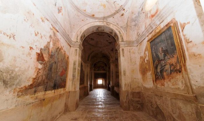 El conjunto pictórico supone más de 2.000 m2 de frescos.
