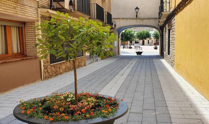 Aspecto actual de la calle. Ayuntamiento de Bujaraloz.