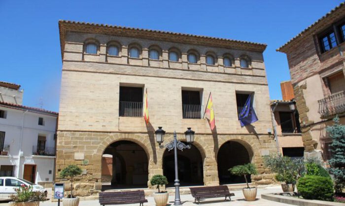 Plaza del Ayuntamiento de Sena.