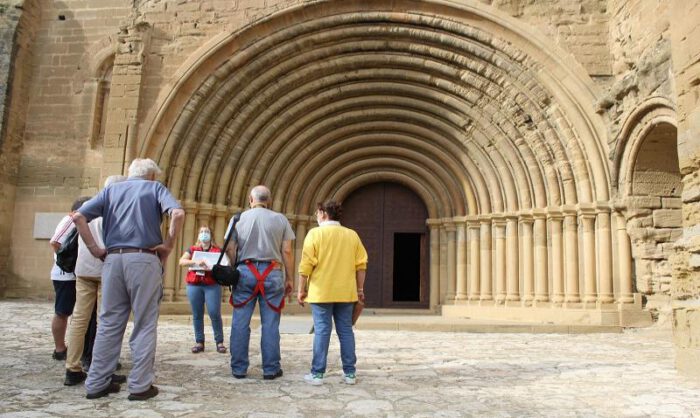 Uno de los servicios es reservar las visitas al monasterio.