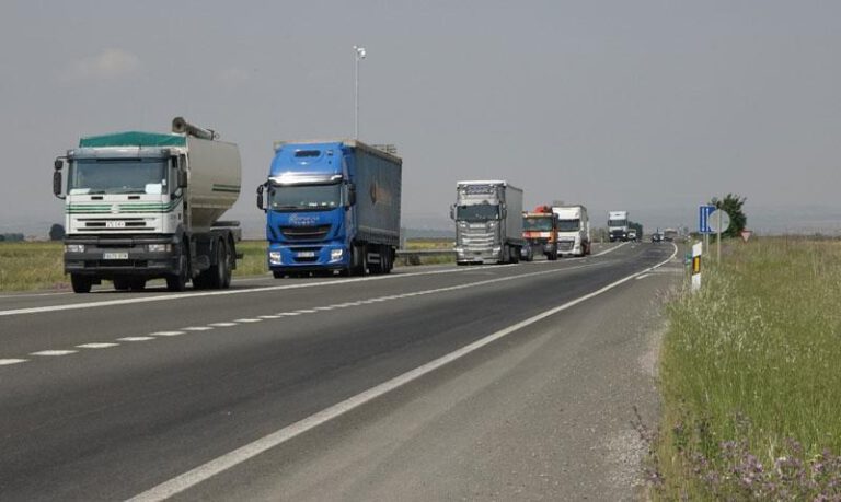 La N-II soporta un tráfico diario de 6.000 vehículos. La N-II soporta un tráfico diario de 6.000 vehículos.