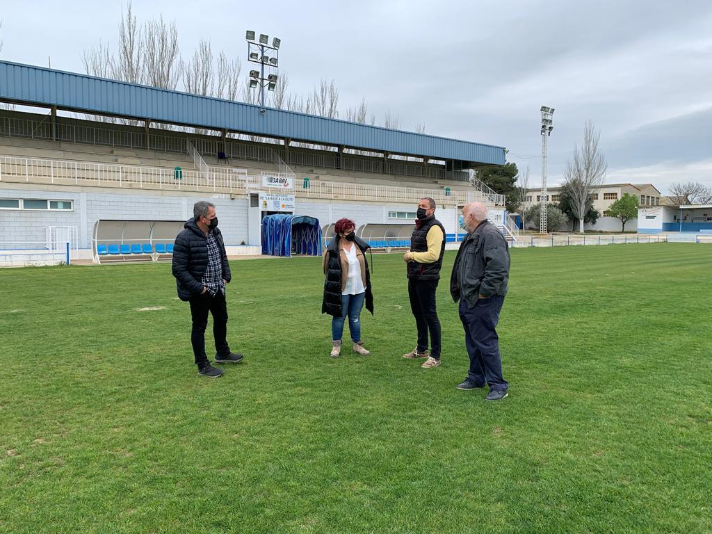 La diputada Sofía Avellanas visitó junto a una delegación municipal el campo de fútbol.