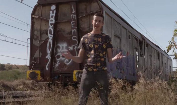 El autor e intérprete de la letra es Abel Salinas.