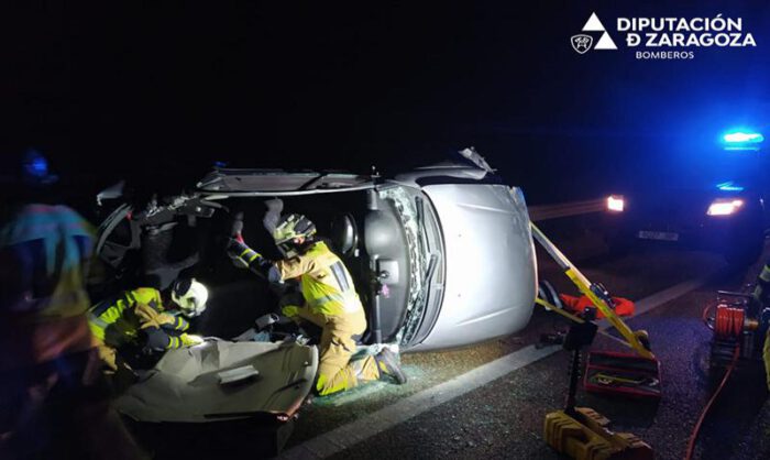 Los bomberos han tenido que excarcelar al conductor.