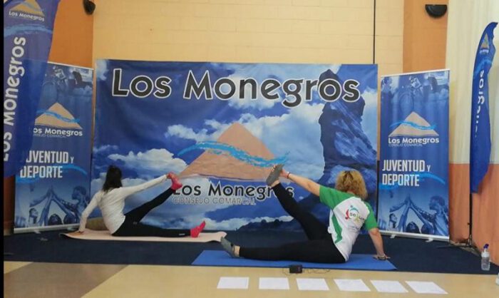 Monitoras de la Fundación durante una clase online.