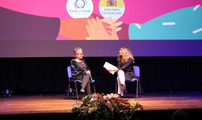 Anna Freixas junto Marí­a Dí­az Bello.