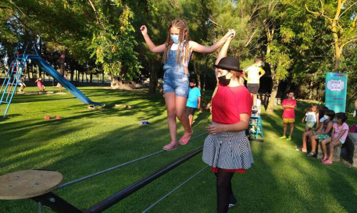 Los más pequeños disfrutaron del circo de Artsmófera.