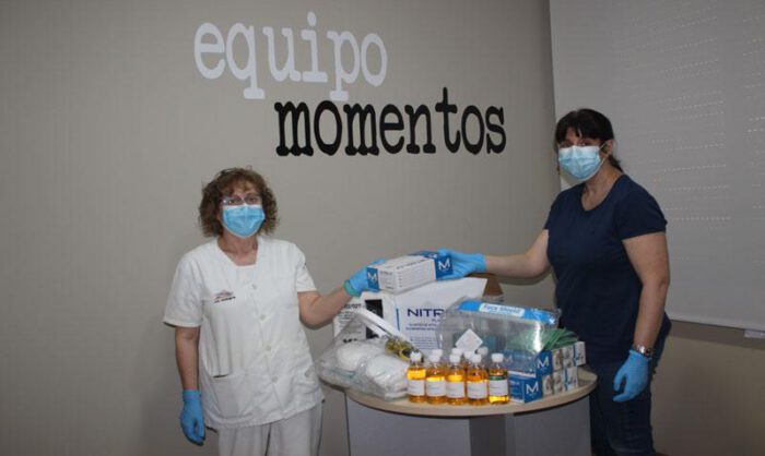 Las trabajadoras seguirán usando material de protección.