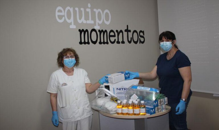Las trabajadoras seguirán usando material de protección. Las trabajadoras seguirán usando material de protección.