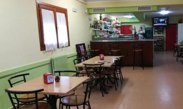 Interior del bar social de Sodeto.