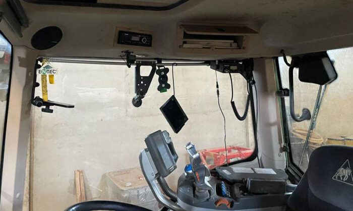 Desperfectos en la cabina del tractor de Luis Alquezar.