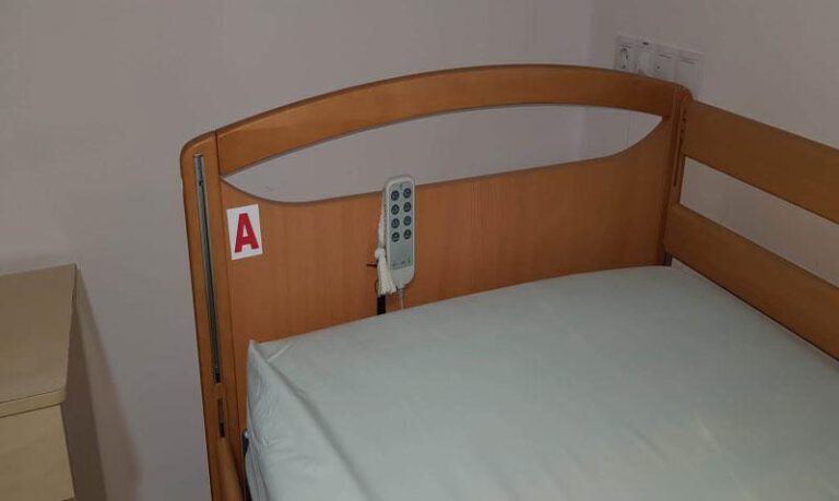 Han sido adquiridas seis camas hidráulicas. Han sido adquiridas seis camas hidráulicas.