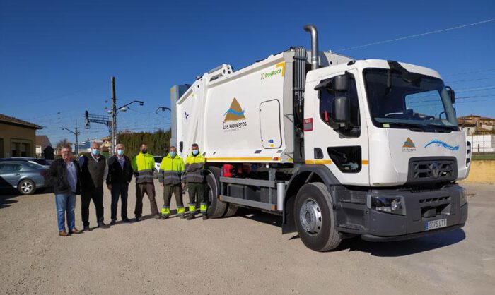 Se trata de un camión recolector-compactador.