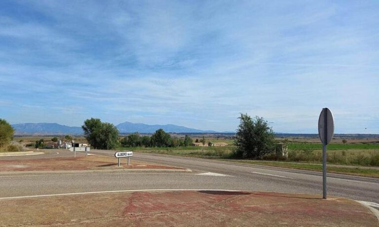Imagen de la carretera desde el cruce de Albero Bajo. Imagen de la carretera desde el cruce de Albero Bajo.