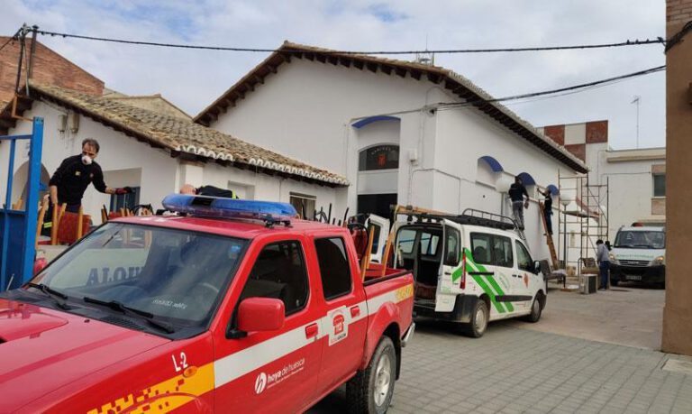 Los trabajos se desarrollan a contrarreloj este sábado. Los trabajos se desarrollan a contrarreloj este sábado.