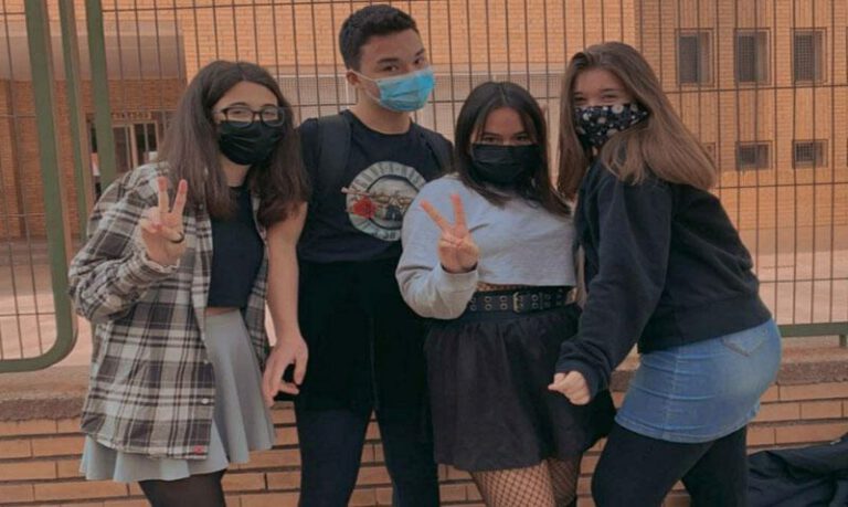 Los cuatro jóvenes Los cuatro jóvenes