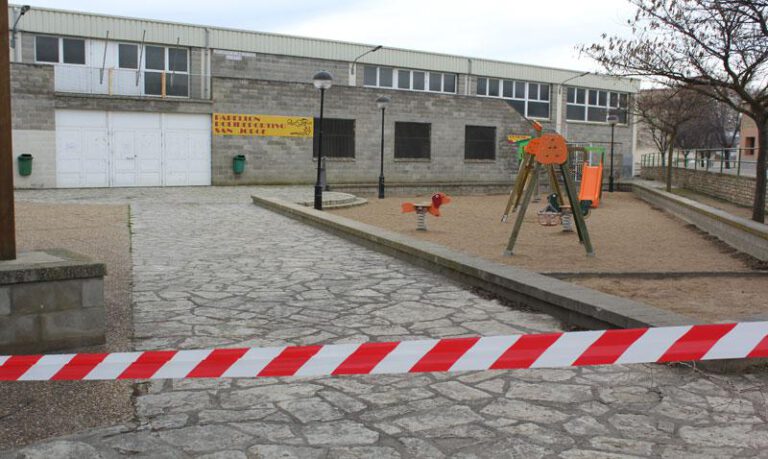 Los parques y pabellones seguirán cerrados. Los parques y pabellones seguirán cerrados.