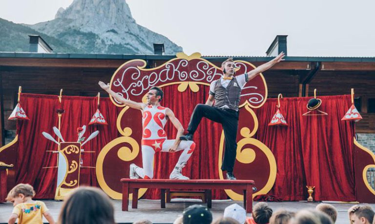 El circo La Raspa actúa en Castejón de Monegros. El circo La Raspa actúa en Castejón de Monegros.