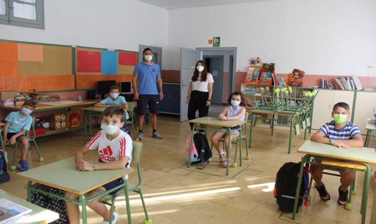 Alumnos del colegio de Montesusín en su vuelta a clase. Alumnos del colegio de Montesusín en su vuelta a clase.