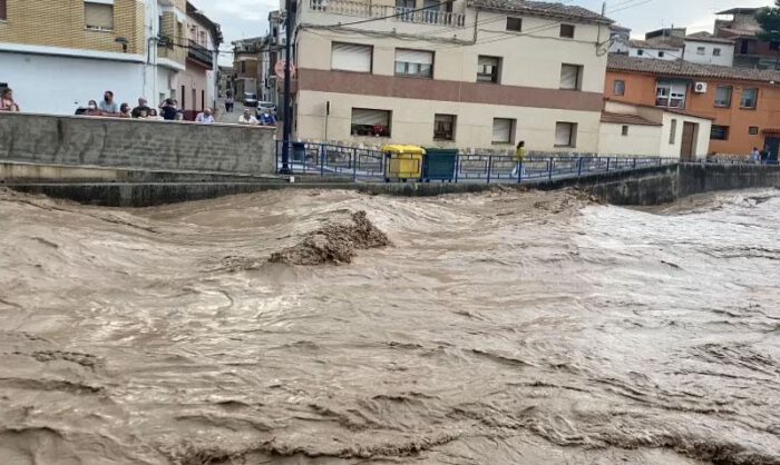 Crecida del barranco de la Valcuerna en Peñalba.