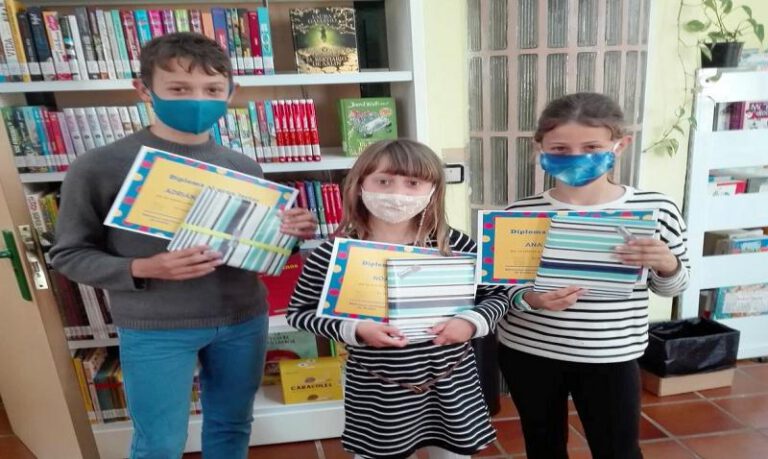 Diplomas para los más lectores de la biblioteca de Grañén. Diplomas para los más lectores de la biblioteca de Grañén.