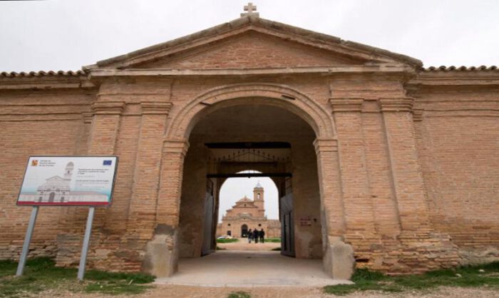 Imagen del edificio de las porterí­as. Javier Blasco