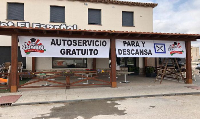 Han sido colocados dos carteles para anunciarlo.