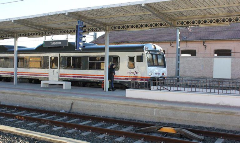 Los viajeros ya no podrán sacar el billete en la estación. Los viajeros ya no podrán sacar el billete en la estación.