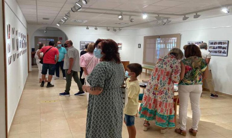 La muestra puede verse en la sala municipal de exposiciones. La muestra puede verse en la sala municipal de exposiciones.