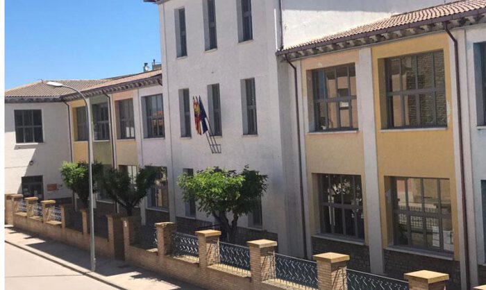 El consistorio desinfectará el aula afectada por el cierre.