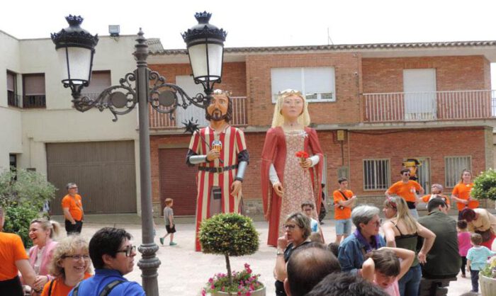 Los gigantes y cabezudos no recorrerán las calles de Sena.