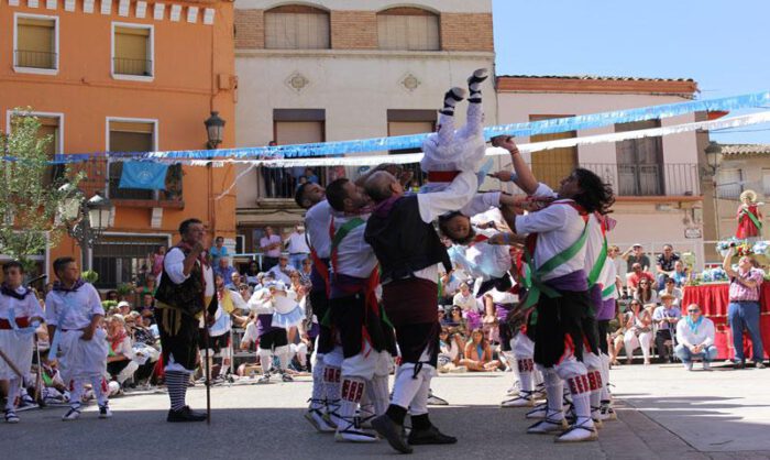 Imagen de archivo del dance de Sariñena.