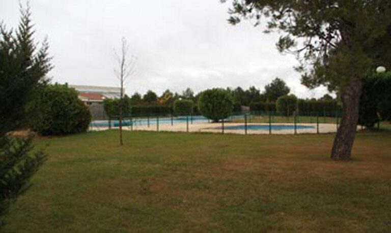 Imagen de archivo de las piscinas de Villanueva de Sijena. Imagen de archivo de las piscinas de Villanueva de Sijena.