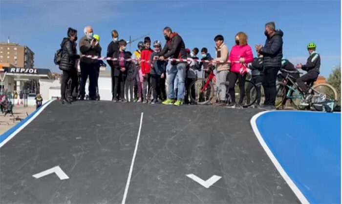 La pista está situada en la avenida de Fraga.