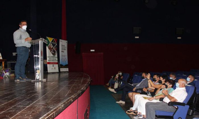 El cine-teatro de Sariñena fue escenario de varios actos.