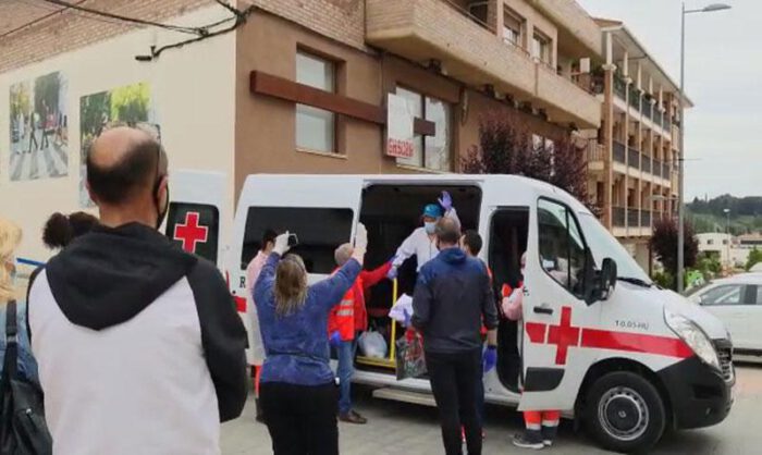 Aplausos y palabras de ánimo han acompañado su llegada.