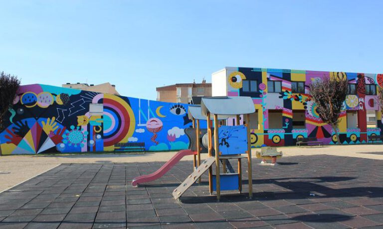 Nuevo mural en el parque La Paz de Sariñena. Nuevo mural en el parque La Paz de Sariñena.