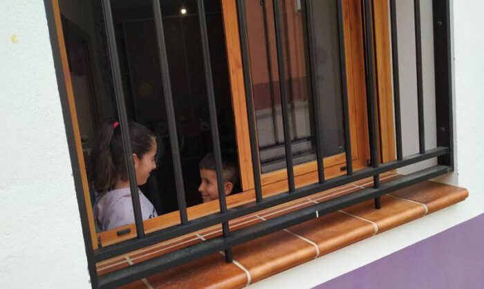 Dos de los niños que han grabado mensajes en Sena.