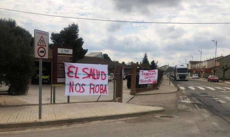 Imagen de las pancartas colocadas en Sariñena. Imagen de las pancartas colocadas en Sariñena.