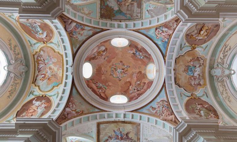 Imagen de las pinturas murales de fray Manuel Bayeu. Imagen de las pinturas murales de fray Manuel Bayeu.