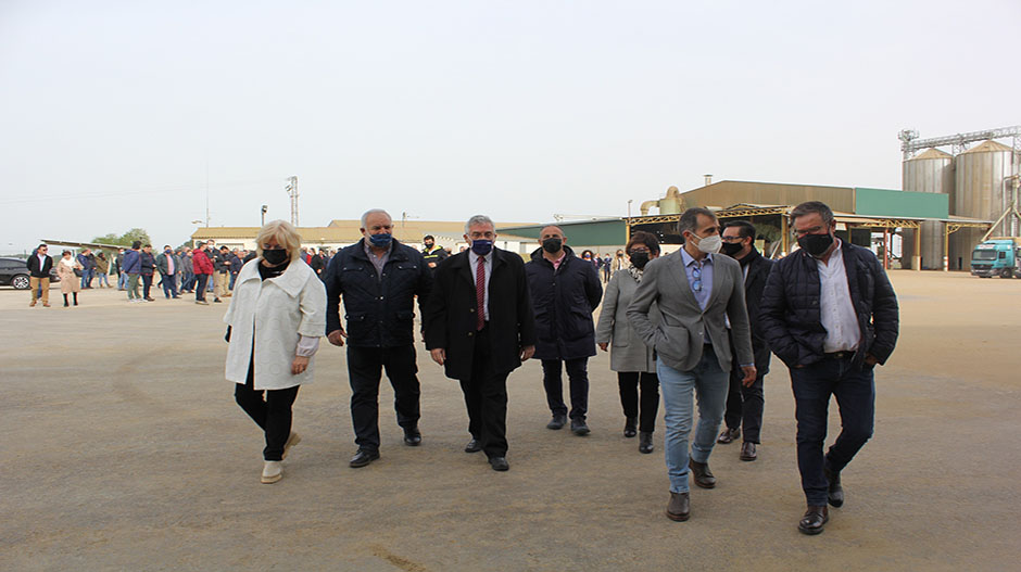 El consejero aragonés Joaquín Olona ha acudido a visitar las instalaciones.