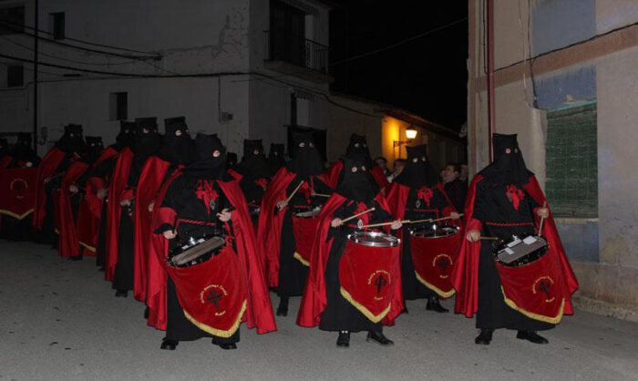 Imagen del grupo de tambores durante la procesión de 2019.