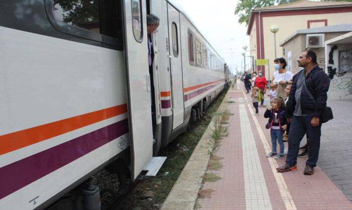 Imagen de la protesta en la estación de Grañén.