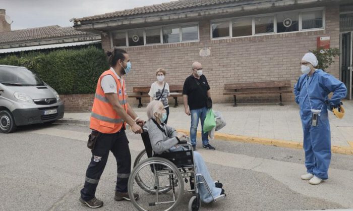 Purificación Martí­nez en el momento de su vuelta a Sariñena.
