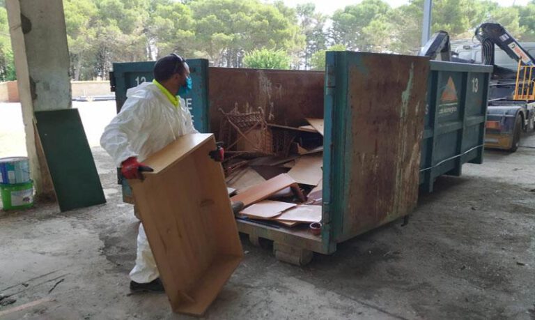 Se recogen muebles Se recogen muebles