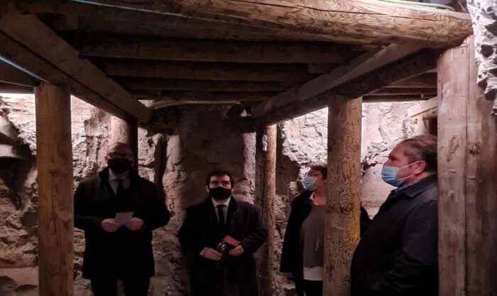 Imagen de la visita del consejero al refugio de Monegrillo.