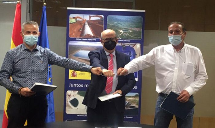 La firma ha tenido lugar este viernes en Madrid.