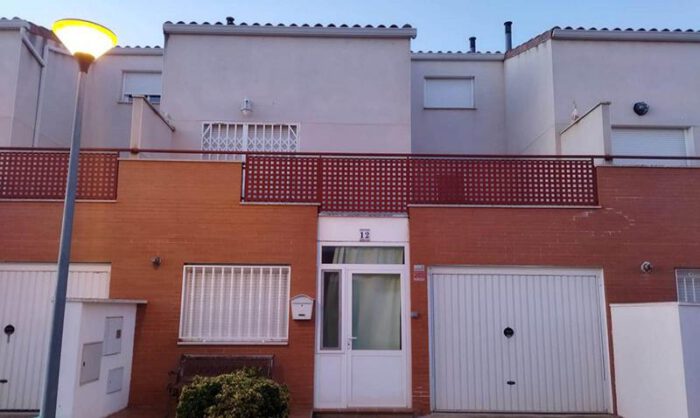 La casa está situada en la calle Justicia de Aragón.